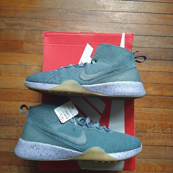 Nike - Picture 2 of 6